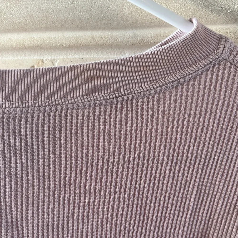 Brandy Melville long sleeve tee - Picture 9 of 9